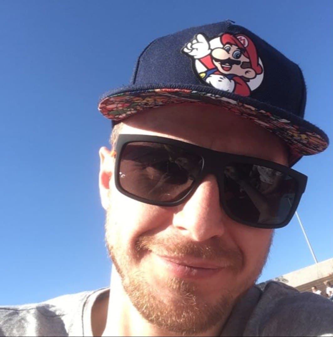 За 6 часов я встал на доску и уже катаюсь. Мне больше всего понравилось лететь вместе с ветром по воде.<details><summary>Развернуть</summary> Ранее ни чем подобным не занимался. Планирую дальше заниматься и улучшать свои навыки. В целом было не сложно, инструктор грамотно все объяснял и корректировал мои ошибки. Занятия прошли великолепно Аким крутой инструктор знает своё дело! Всем советую школу кайтсёрфинга Fly.kg</details>